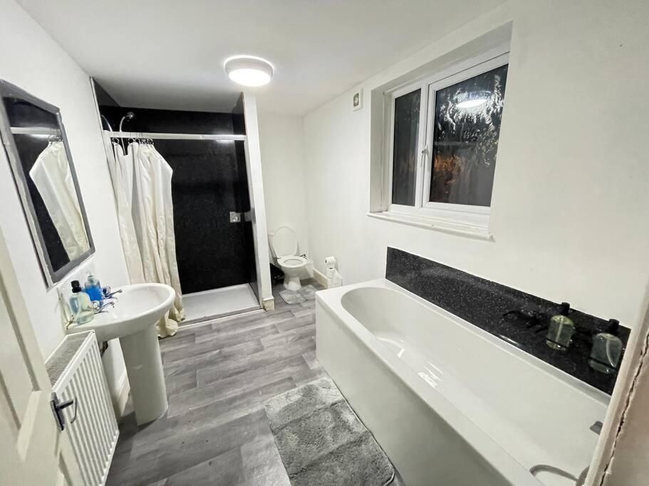 30 Percent Off Weekly Stays - 6 Bedroom House - 11 Beds Blackpool Kültér fotó