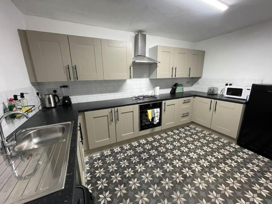 30 Percent Off Weekly Stays - 6 Bedroom House - 11 Beds Blackpool Kültér fotó