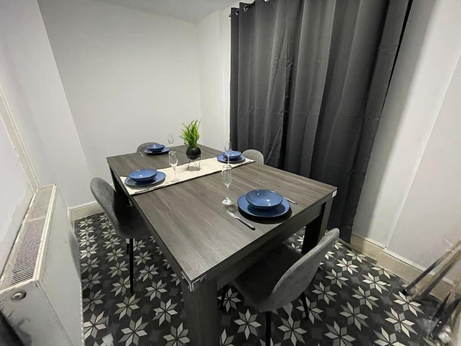 30 Percent Off Weekly Stays - 6 Bedroom House - 11 Beds Blackpool Kültér fotó