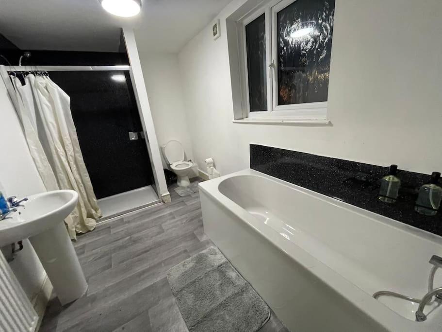 30 Percent Off Weekly Stays - 6 Bedroom House - 11 Beds Blackpool Kültér fotó